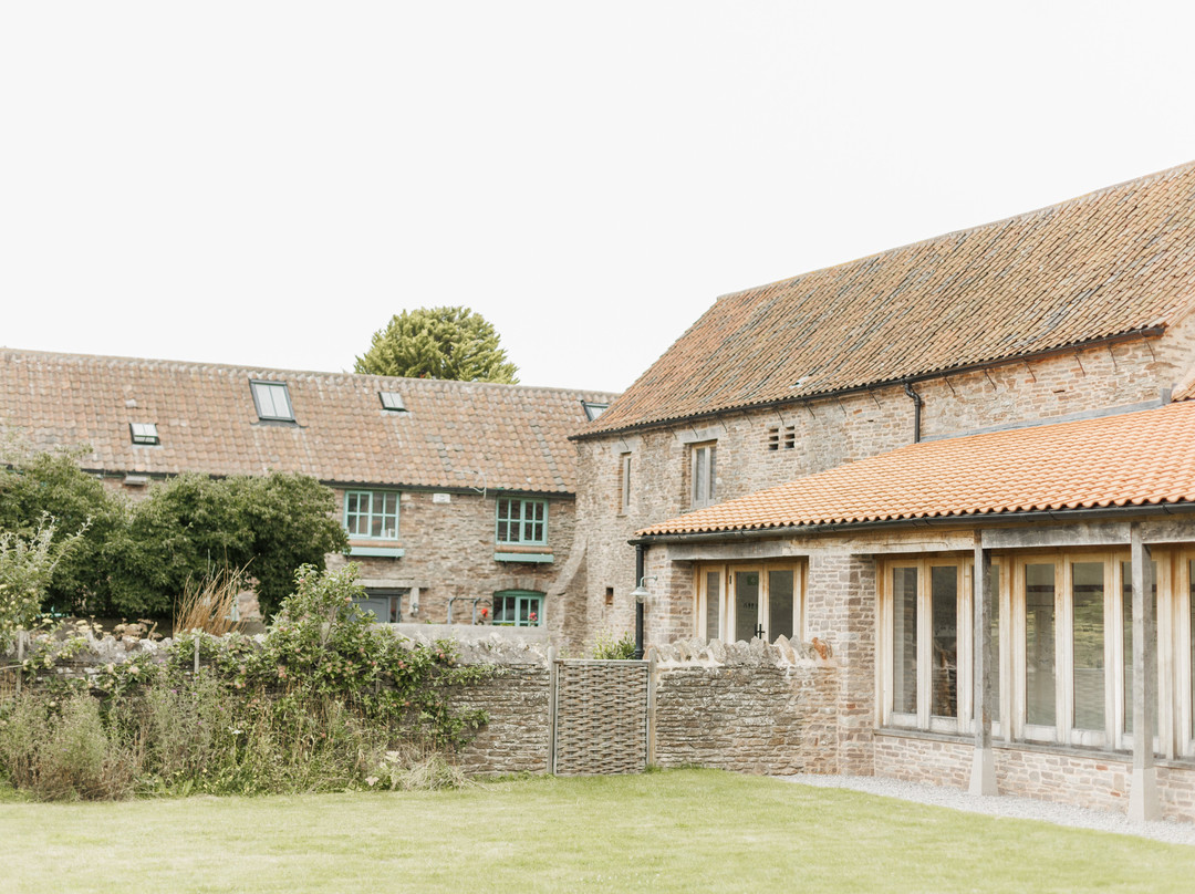 Winterbourne Medieval Barn景点图片