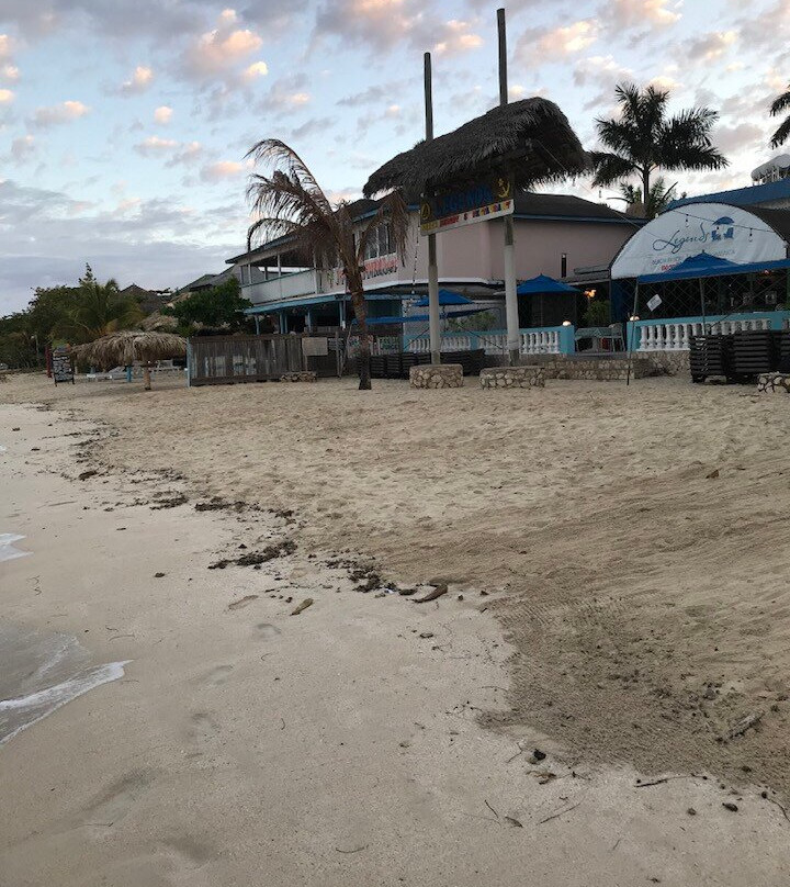 传奇海滩度假酒店主图