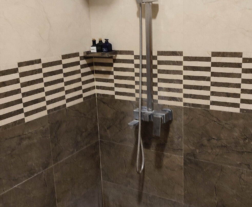 Saffron Lake Yala主图