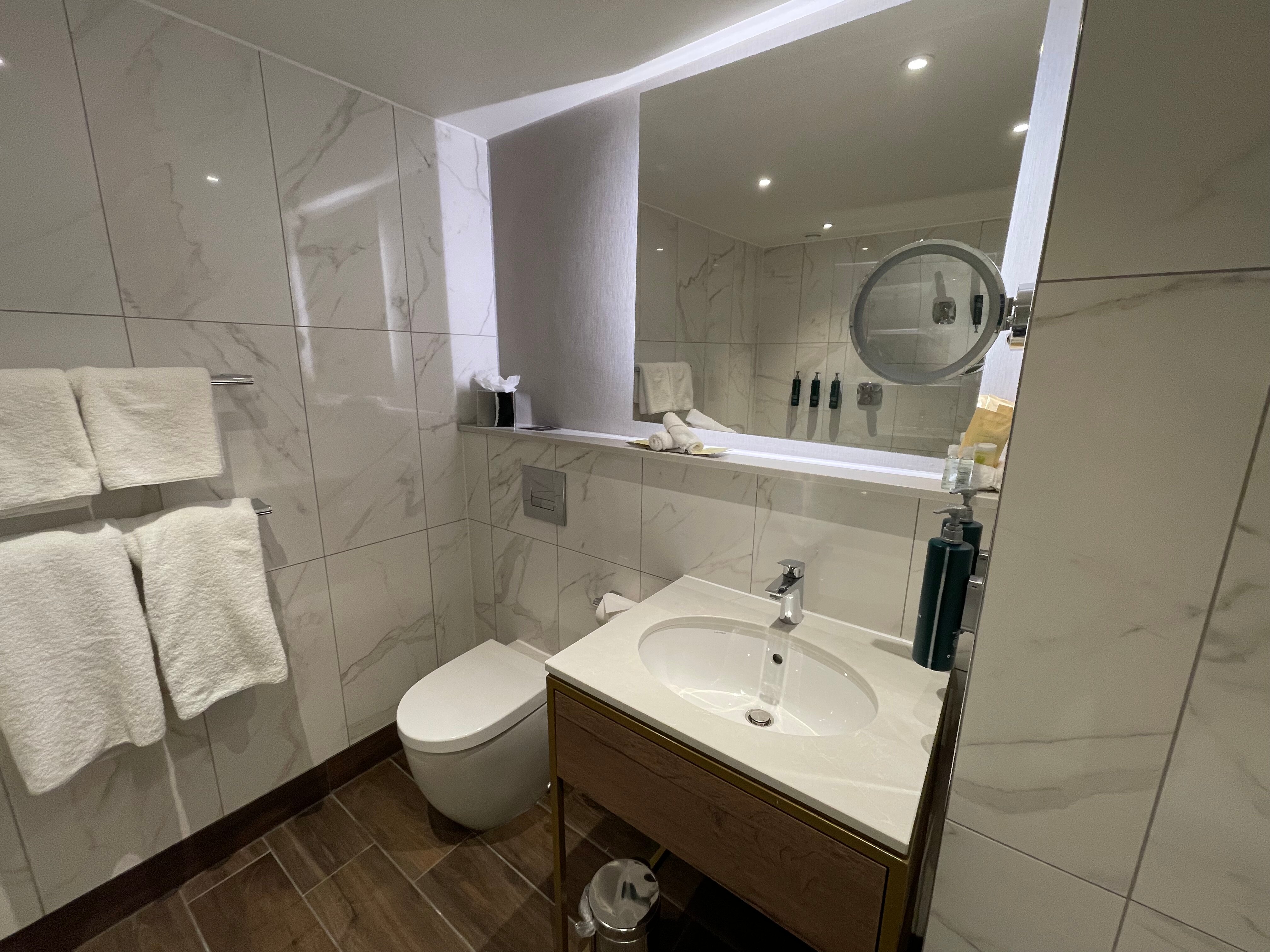 DoubleTree by Hilton Stoke on Trent-浴室