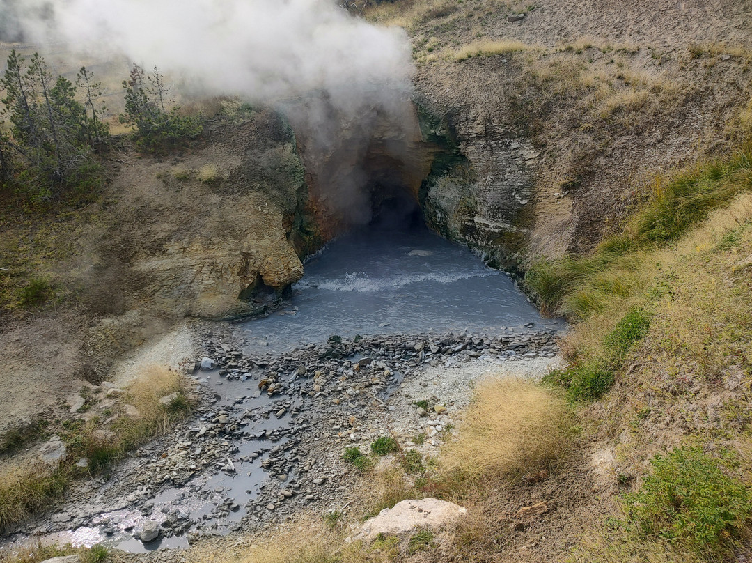Dragon's Mouth Springs-黄石国家公园必去景点