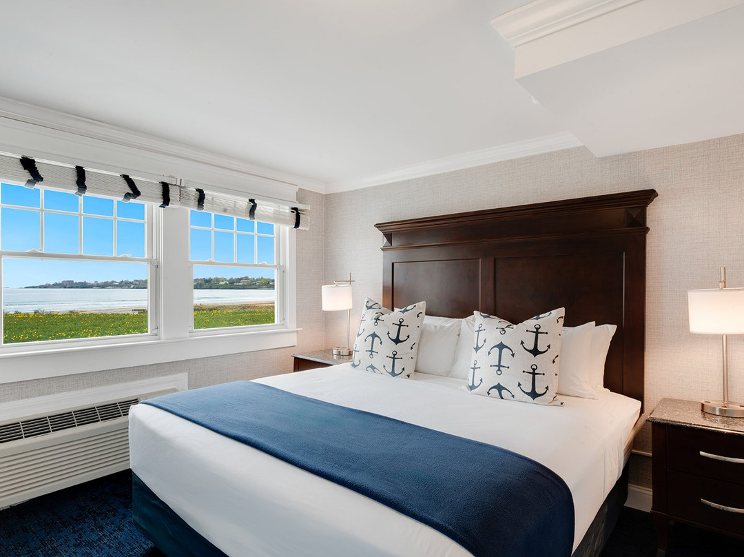 纽波特海滩套房酒店主图