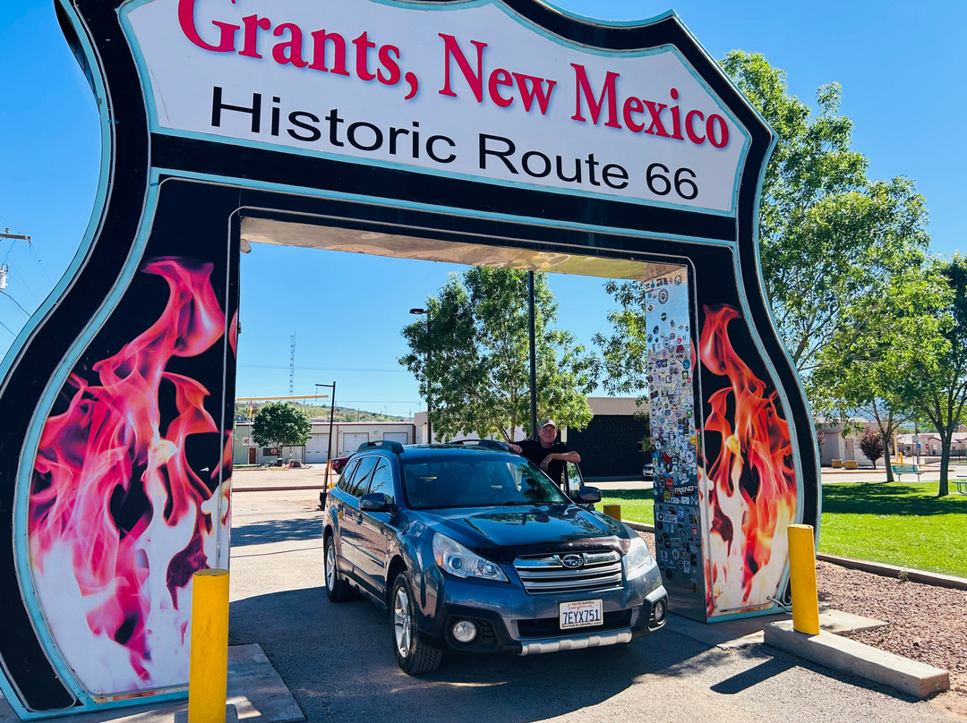 Route 66 Neon Drive-Thru Sign景点图片