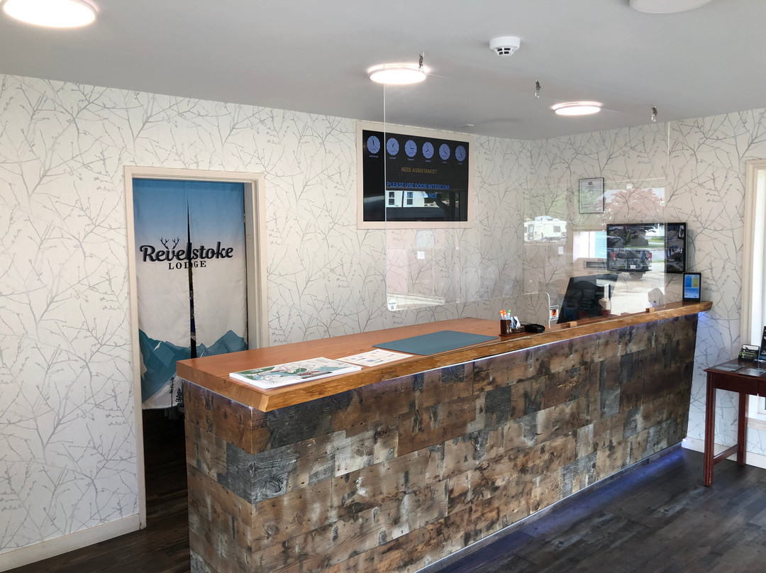 雷夫尔斯托克旅馆主图