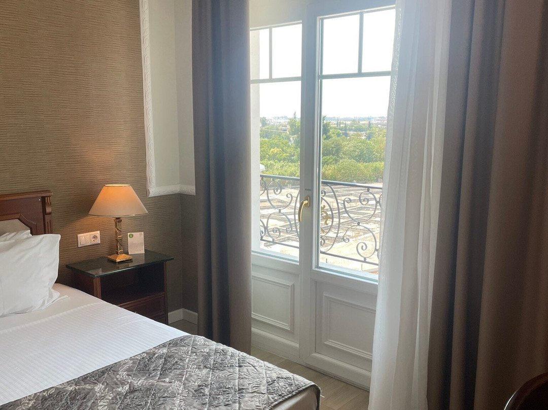 皇宫大酒店主图