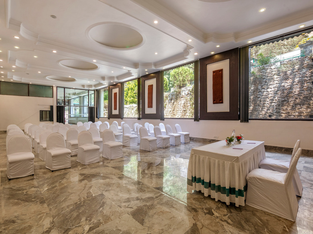 Sterling Nainital主图