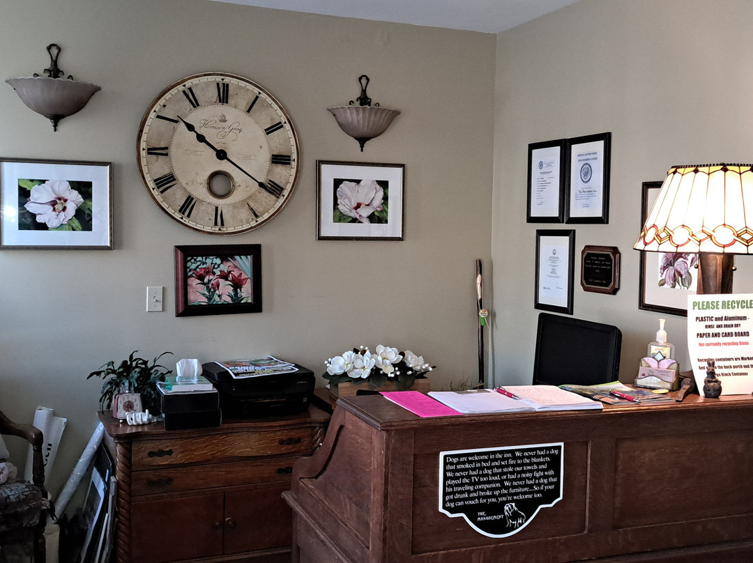 The Red Lantern Inn主图