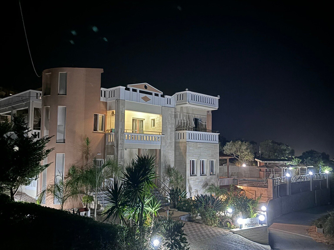 Poseidon Apartments主图