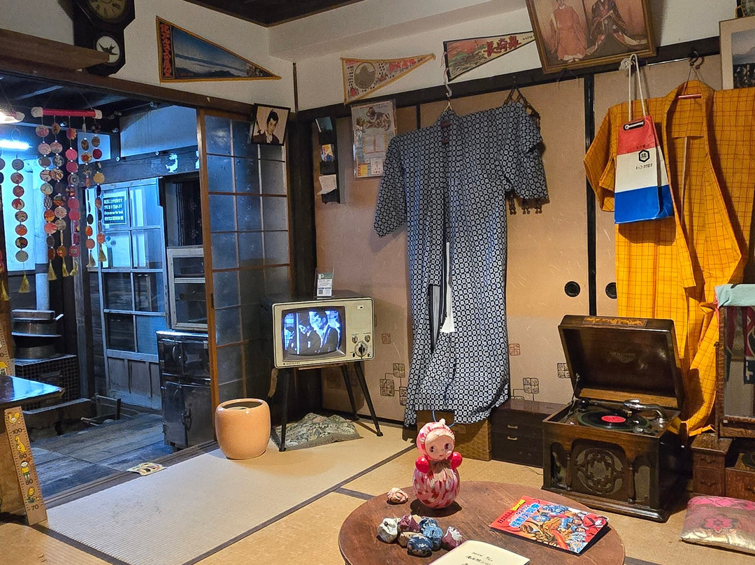Yufuin Showakan-由布市必去景点