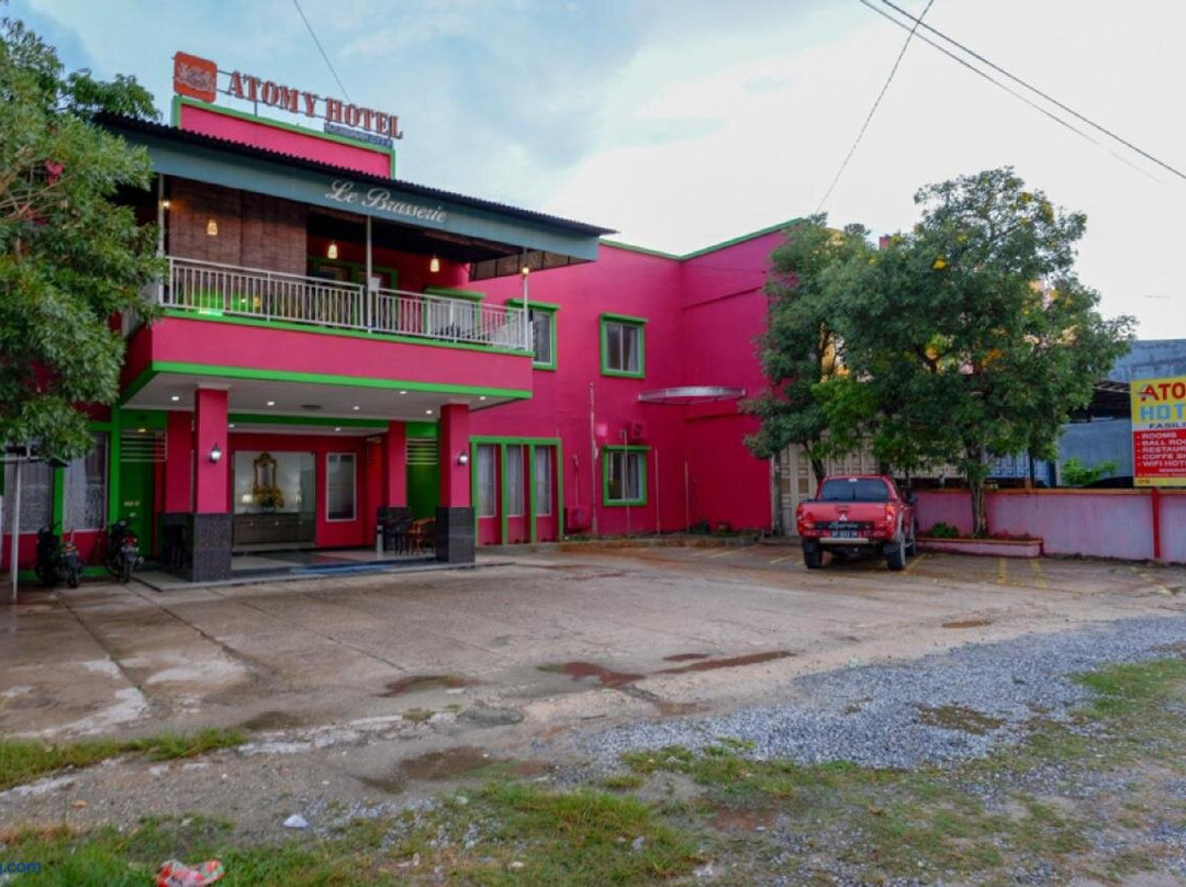 RedDoorz Near Citraland Waterpark Kendari