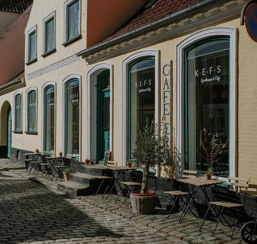 Kefs Guesthouse & Cafe