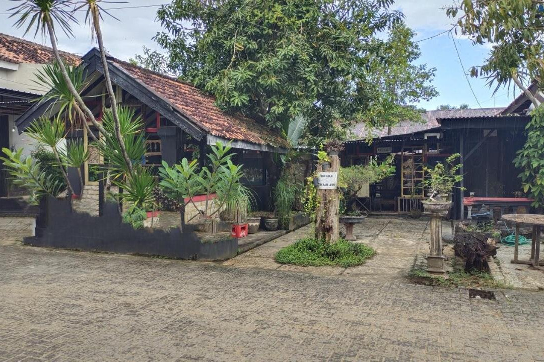 RedDoorz Plus Near Alun Alun Sumenep