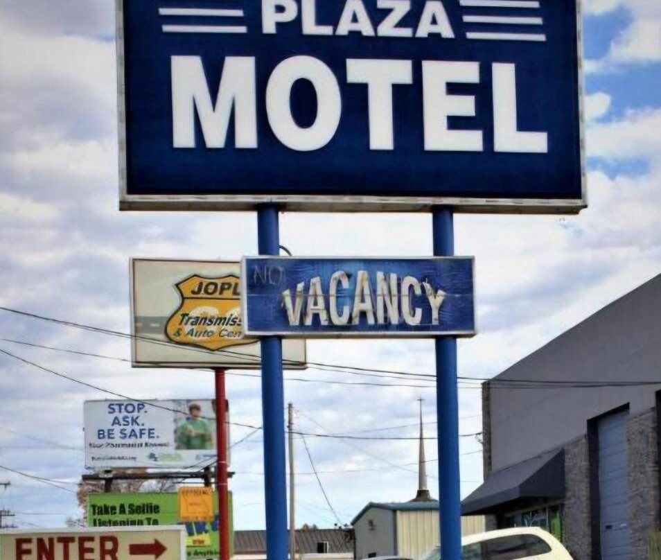Plaza Motel