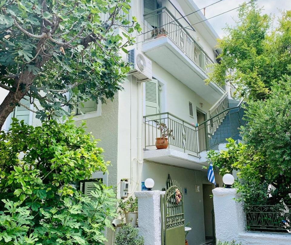 Costas Rooms