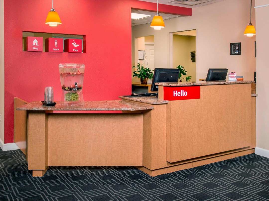 克林顿安德鲁斯空军基地广场套房酒店主图