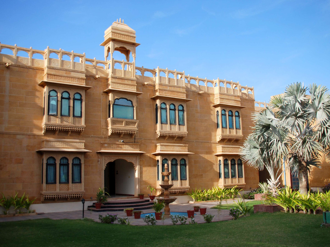 郁金香沙漠酒店主图