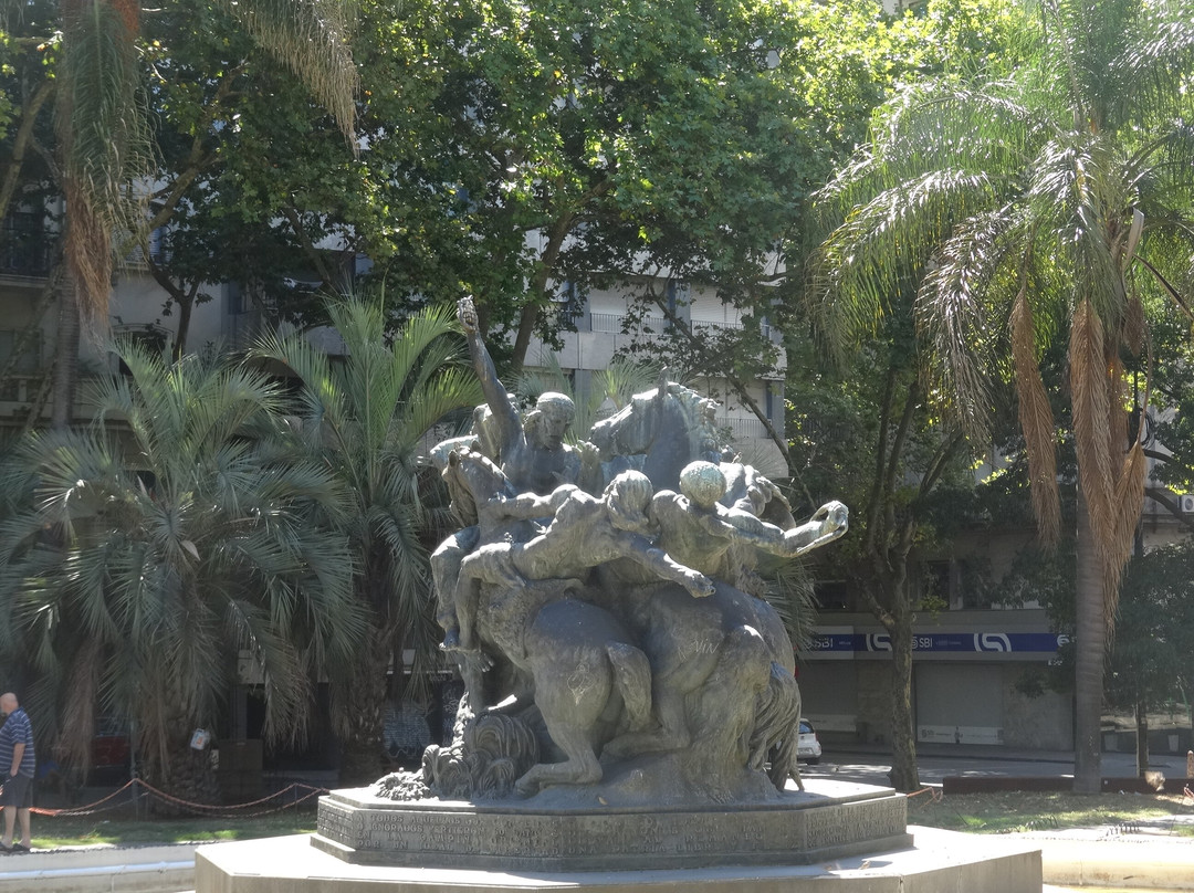 La Plaza Fabini o Plaza del Entrevero-蒙得维的亚必去景点