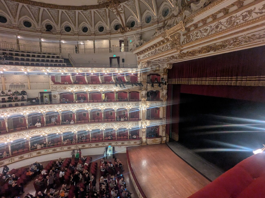 Teatro Petruzzelli-巴里必去景点