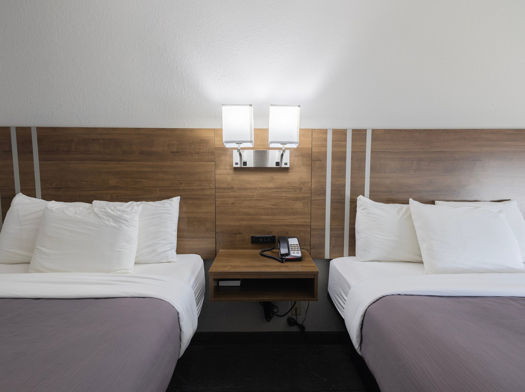 Countryside Inn & Suites主图