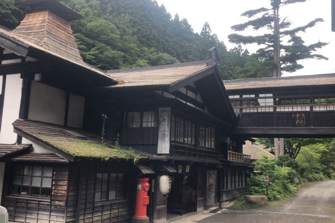 筹菊坎侯氏温泉酒店主图