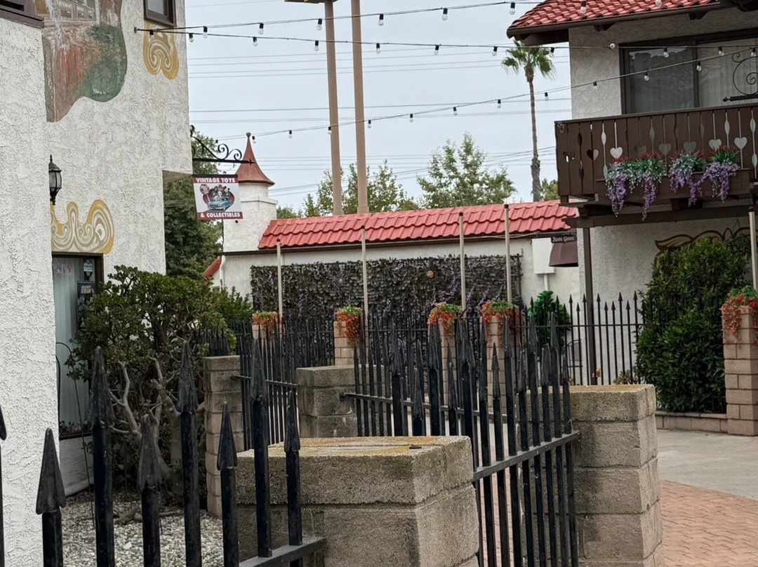 Old World Village-亨廷顿海滩必去景点