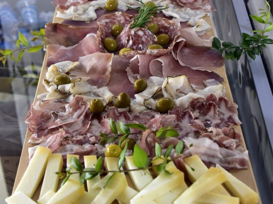 Bar Murales-Tinnura必去景点