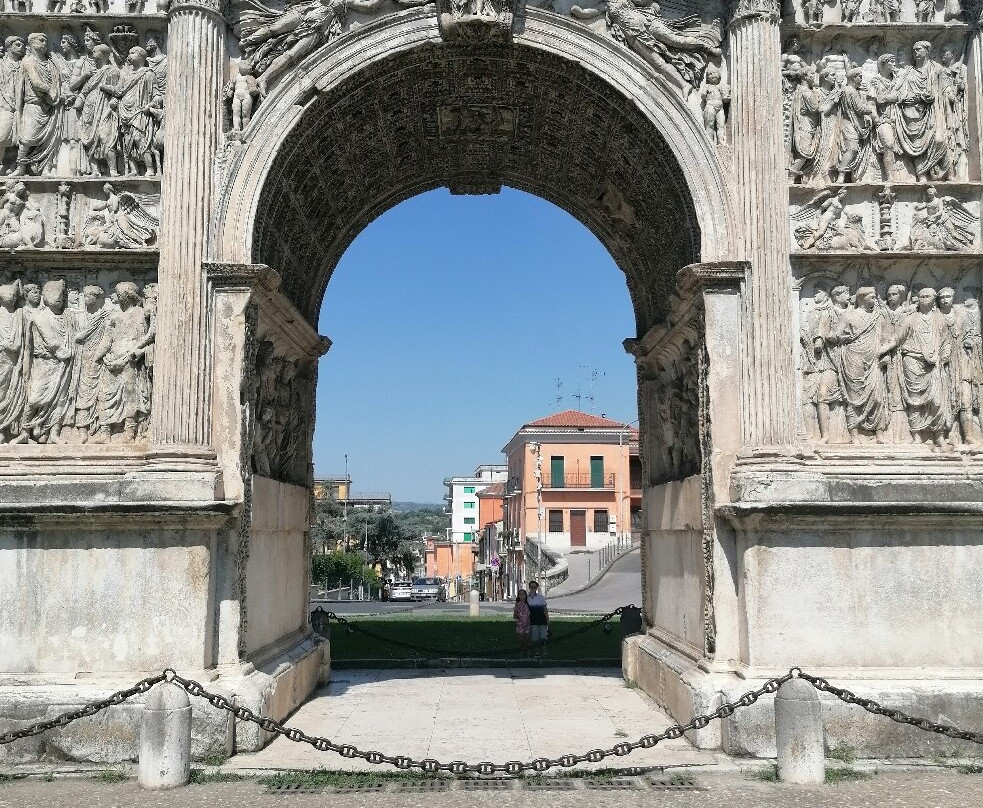 Arco di Traiano-贝内文托省必去景点