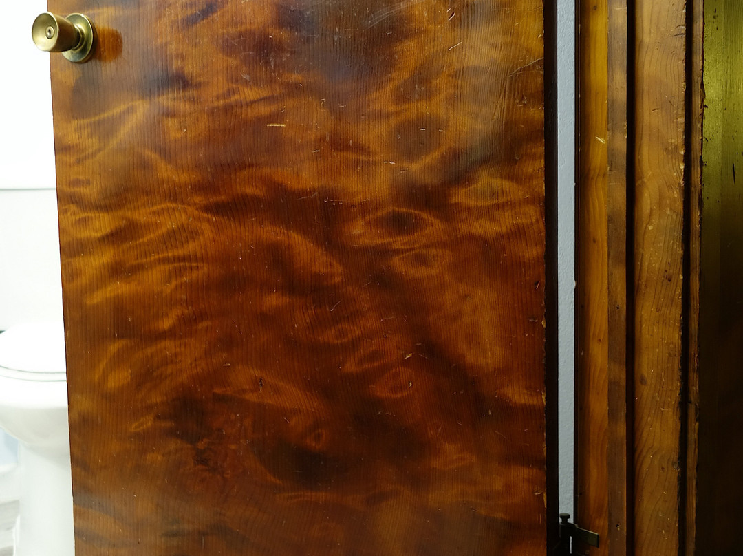 Curly Redwood Lodge主图