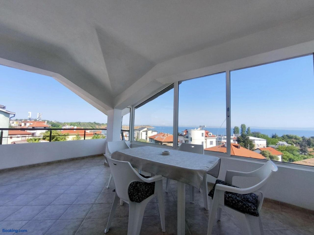 Yanevi Apartments