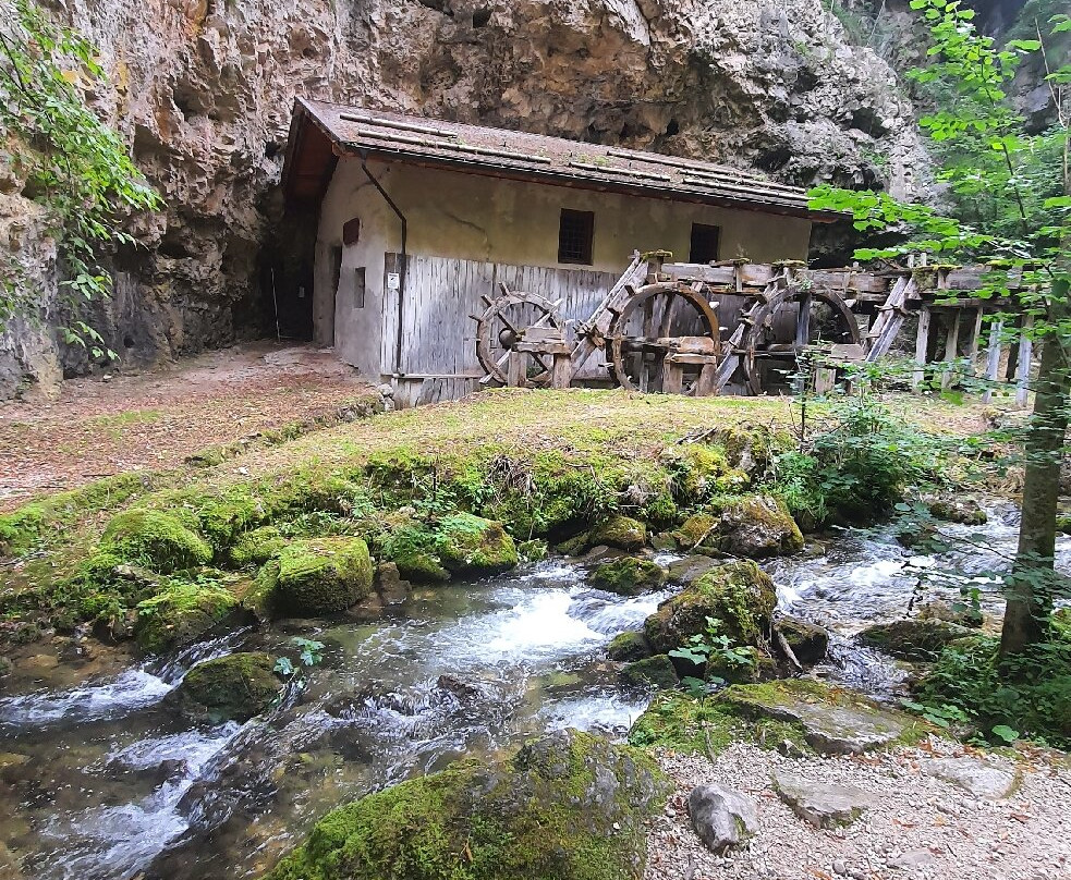 Lago Smeraldo-Fondo必去景点