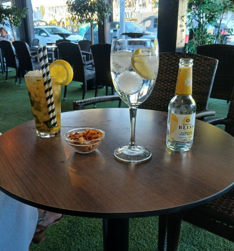 Saint Patrick Tavern-奇克拉纳－德拉弗龙特拉必去景点