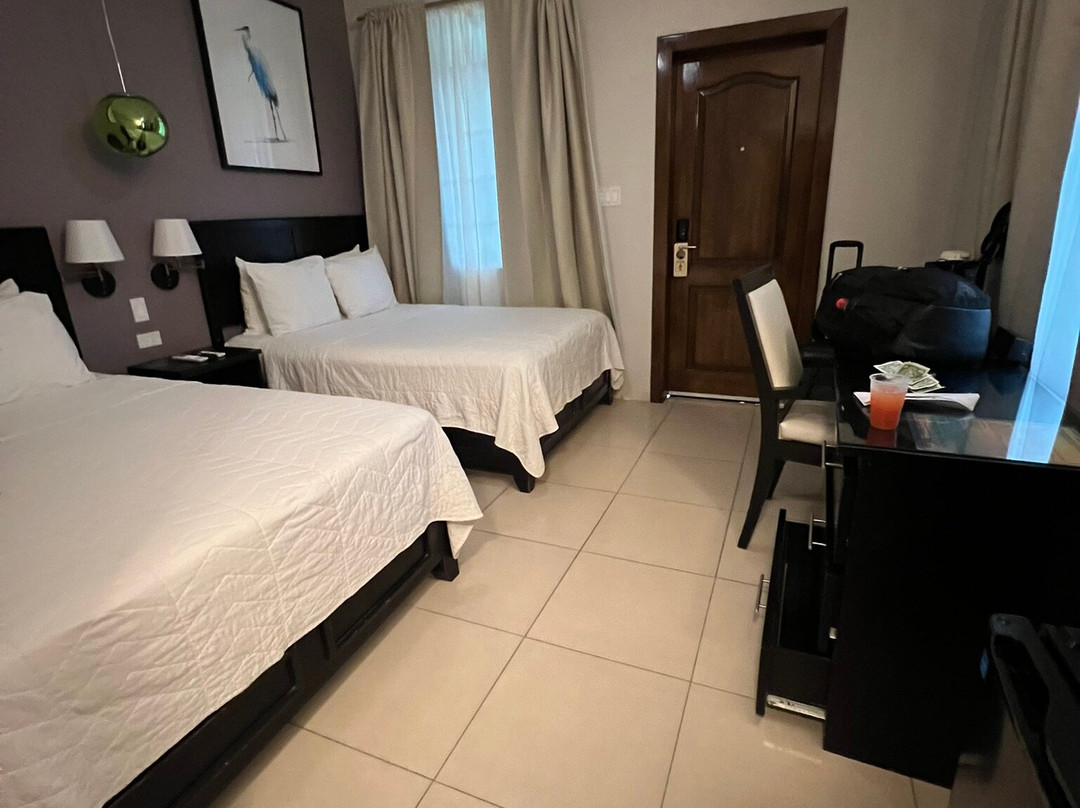 Travellers Beach Resort主图