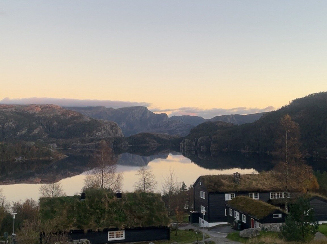 Preikestolen BaseCamp主图