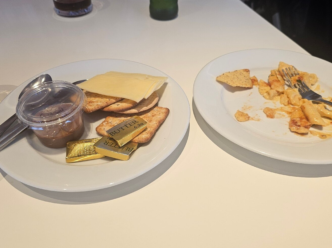 Plaza Premium Lounge Gatwick North Departures-霍利必去景点