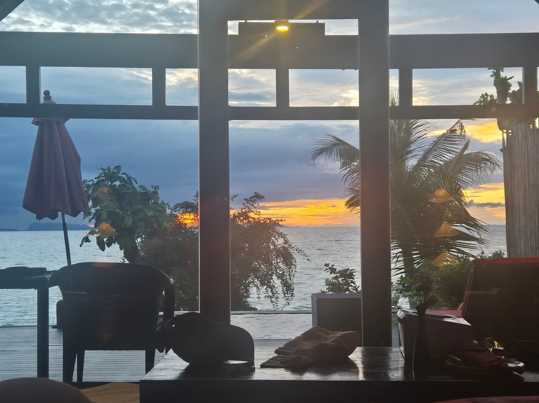 帕岸岛库普库普海滩别墅度假村主图