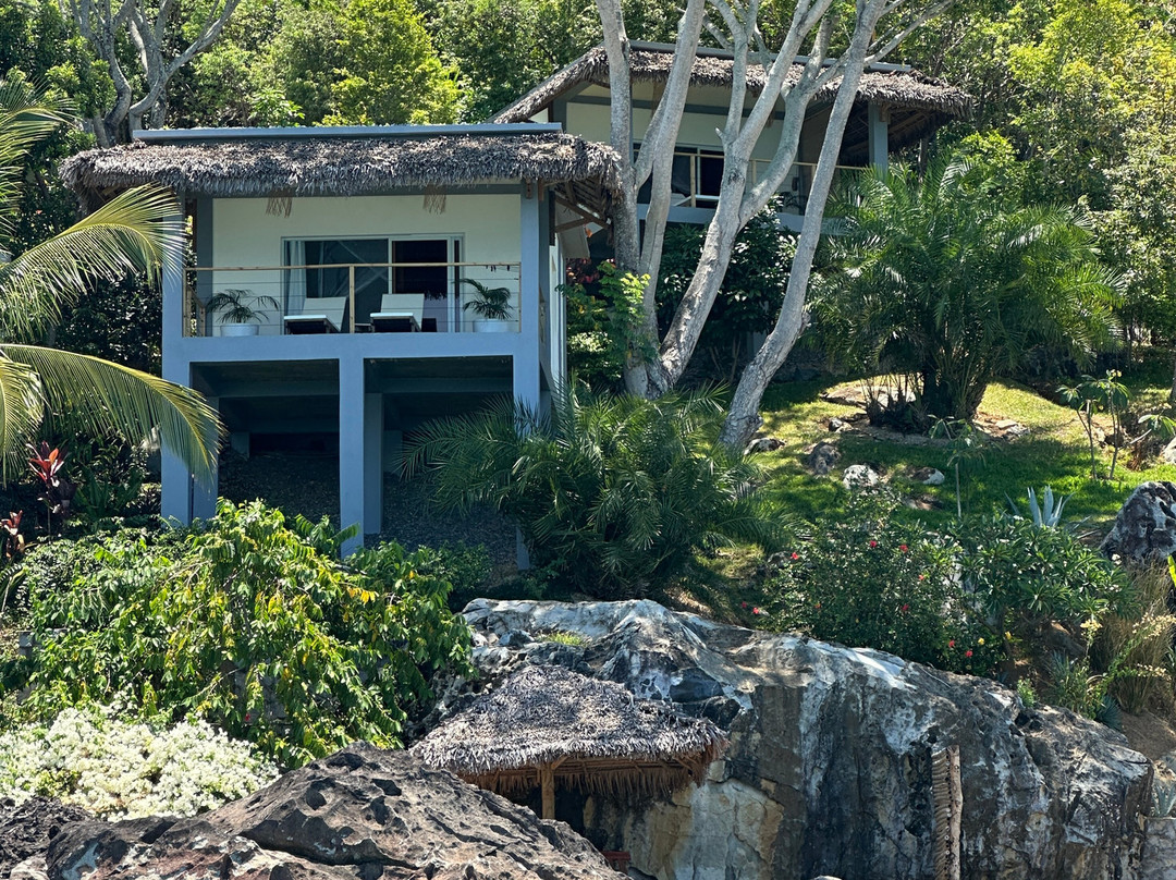 Komba On The Rocks主图