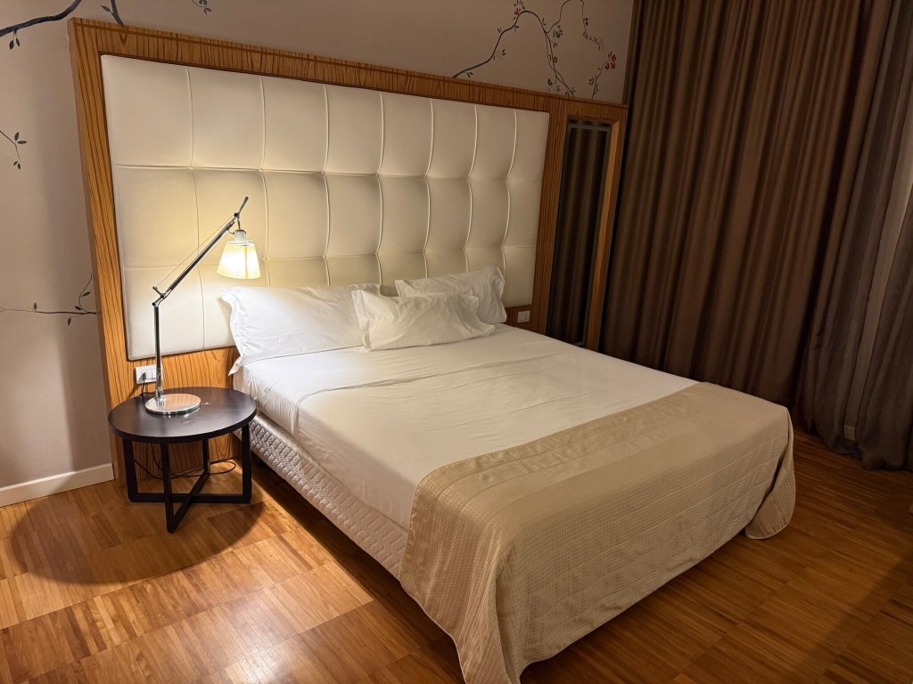 米兰罗镇假日酒店-官方