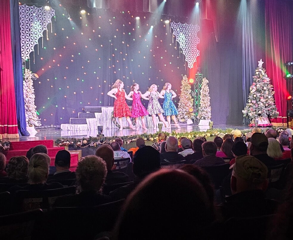 Array: Mountain of Entertainment Theater-皮金福奇必去景点