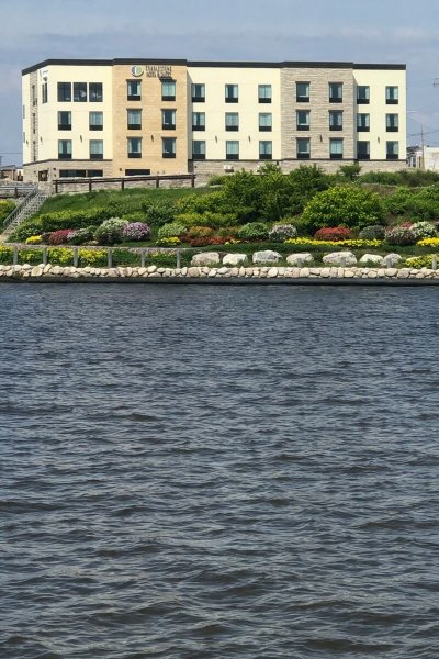 Cobblestone Hotel & Suites - Two Rivers-浴室