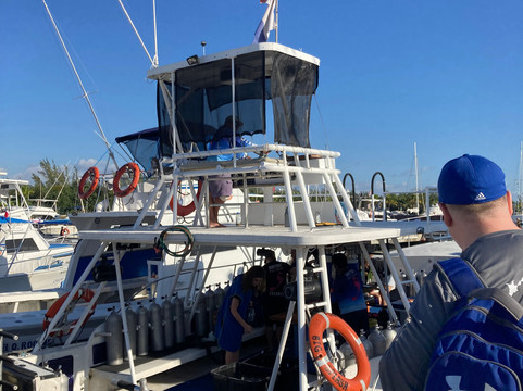 Barefoot Dive Center-考祖梅必去景点