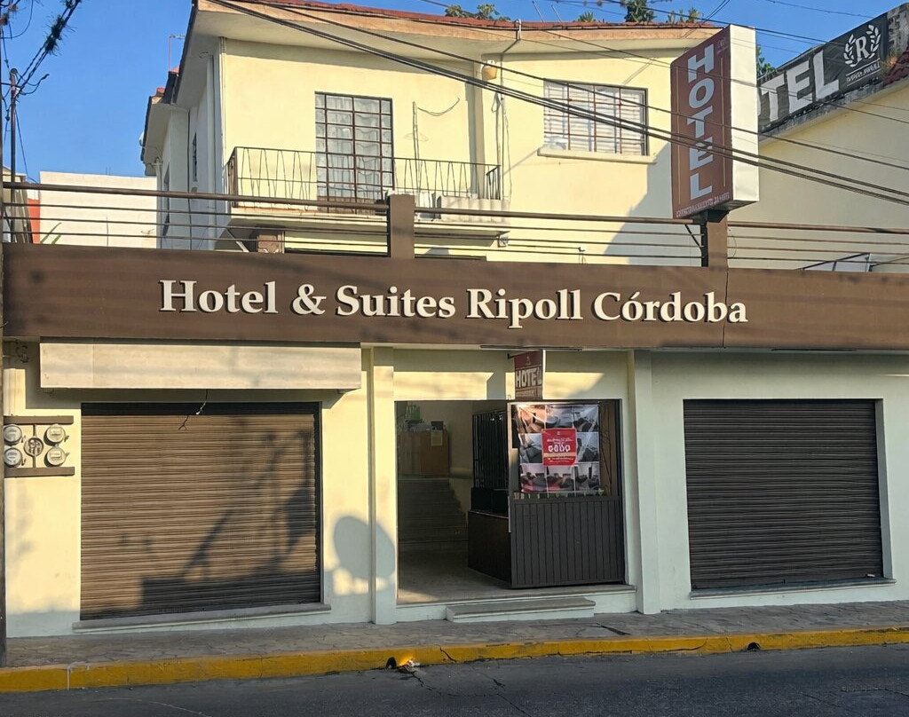 科尔多瓦里波套房酒店主图