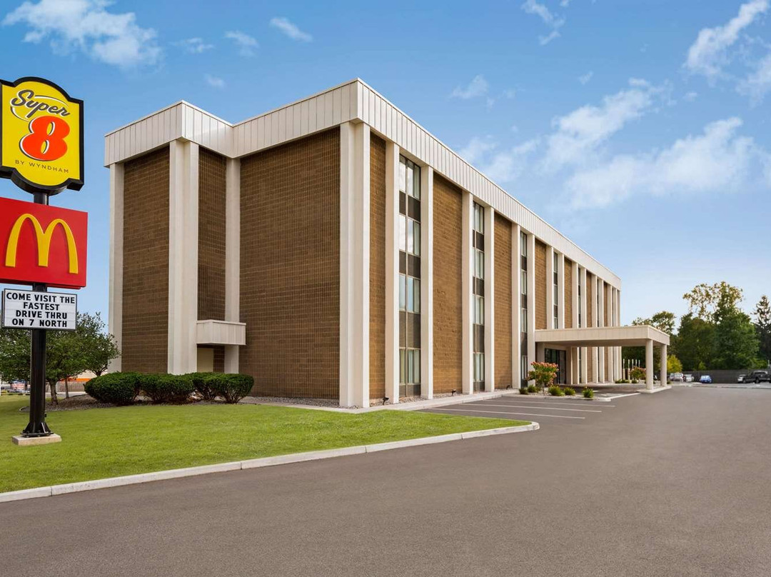 利物浦-锡拉丘兹北机场速8酒店