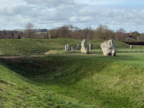 埃夫伯里石阵-埃夫伯里必去景点