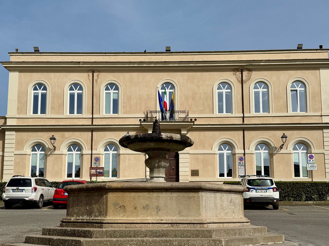 Fontana Ottagonale Del Bernini