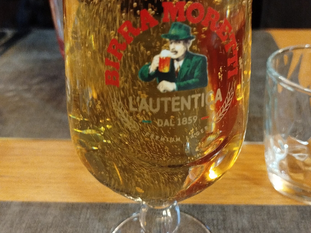 埃勒雷酒店主图