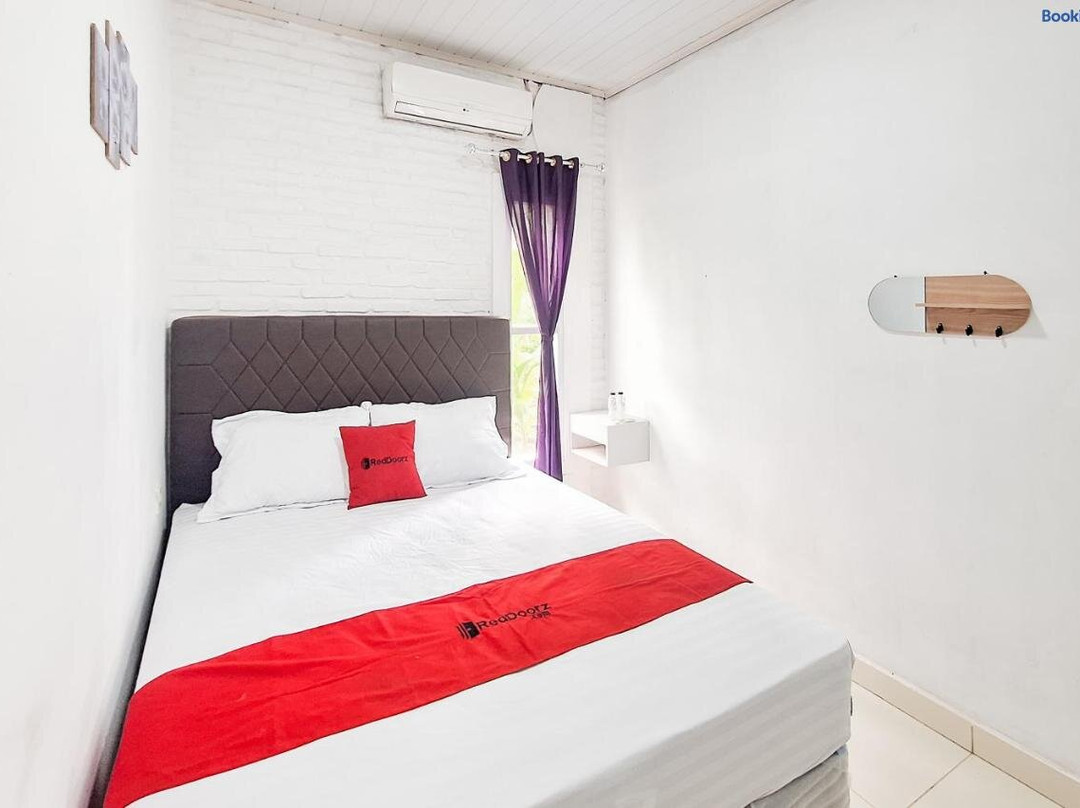 RedDoorz at Hotel Lavender Kertajati
