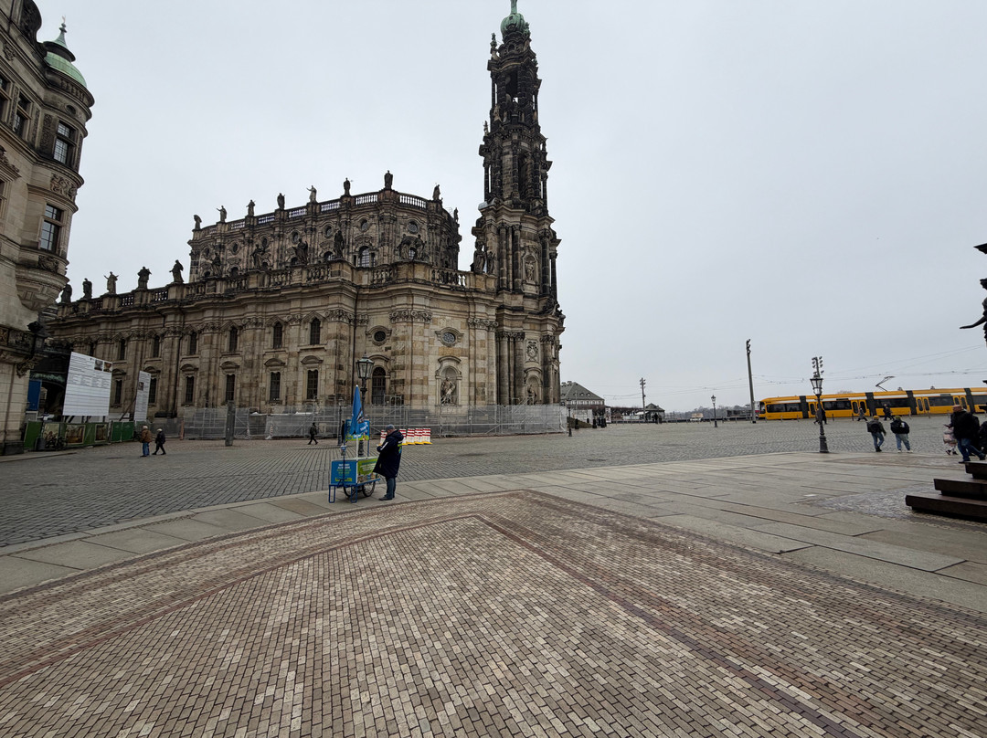 Schlossplatz-德累斯顿必去景点