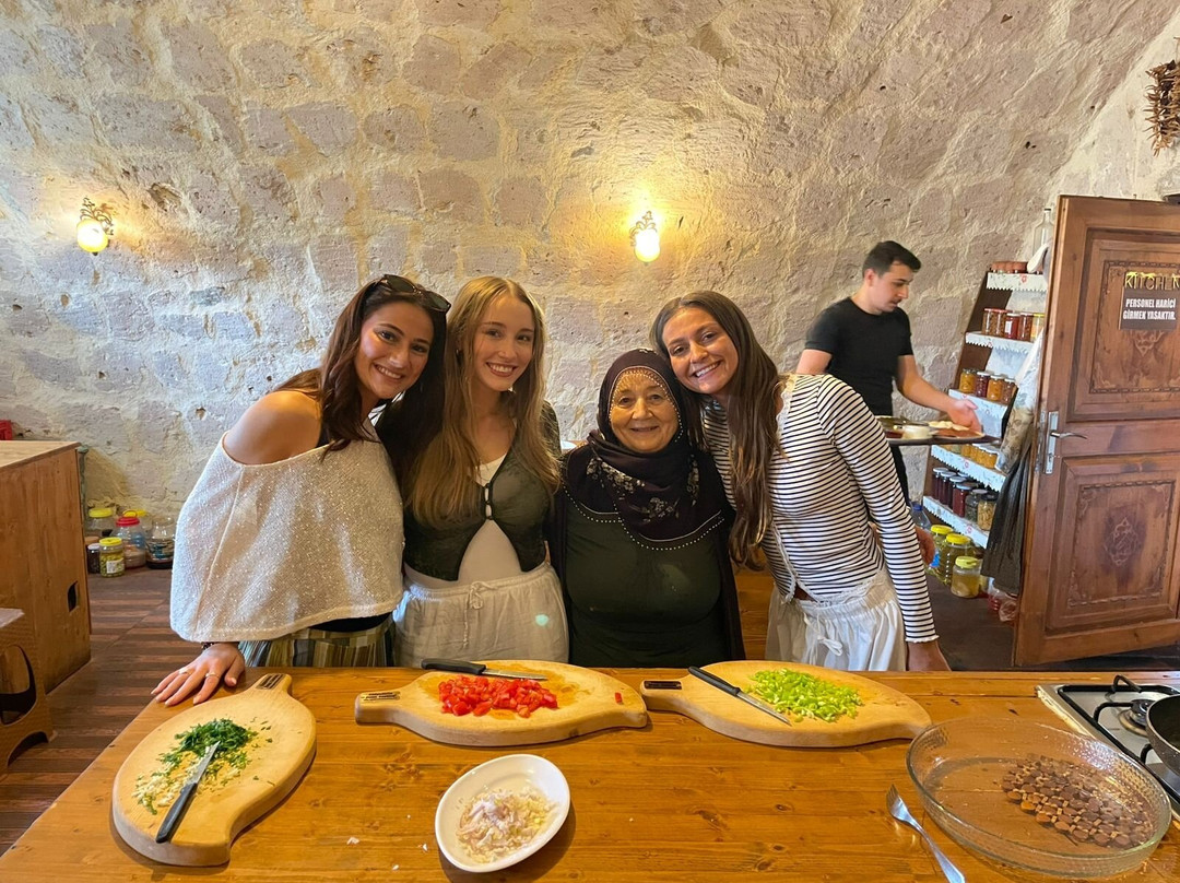 Cappadocia Home Cooking-艾瓦勒必去景点
