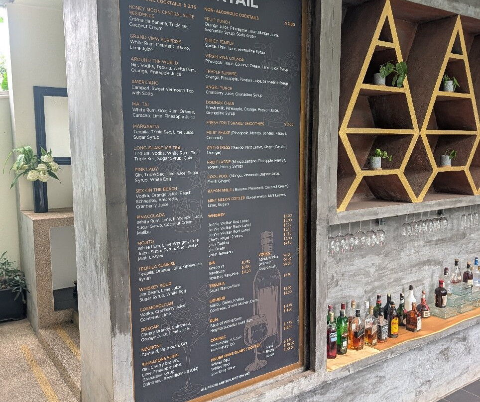 中央套房酒店主图