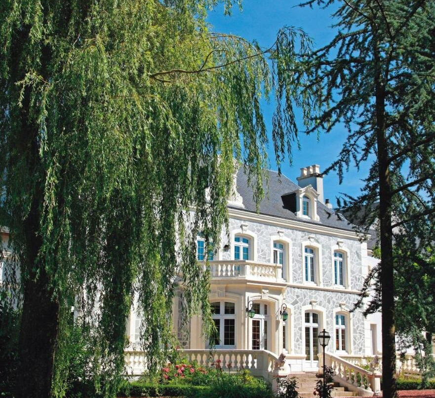 Logis Hotel & Restaurant - Le Chateau des Tourelles 3 Etoiles